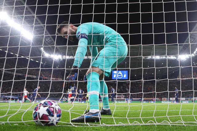 九游体育sports-荷甲赛程吃紧；斯图加特今晨状态回暖；球迷炸锅；赛程密集仍需轮换的简单介绍-九游体育sports